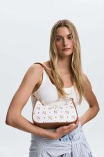 Mona White - Image 5